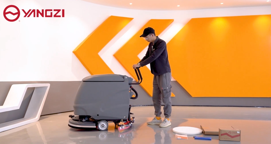 讓清潔更簡單-手推式洗地機(jī)