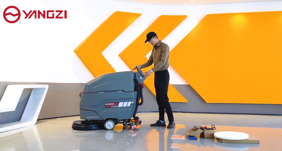 手推式洗地機(jī)推著沉是咋回事